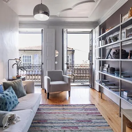 61 - Bright 2br W/ Balcony By Lovelystay *