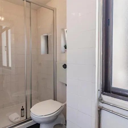 61 - Bright 2br W/ Balcony By Lovelystay Apartment Porto