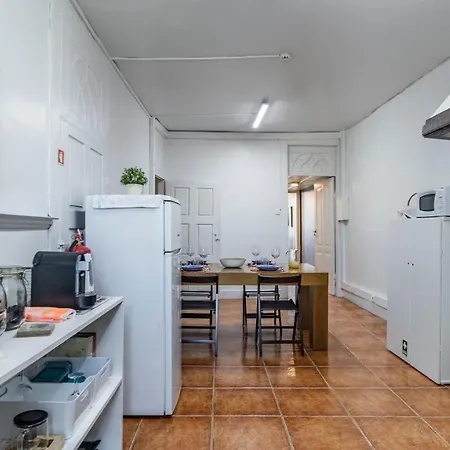 61 - Bright 2br W/ Balcony By Lovelystay Porto